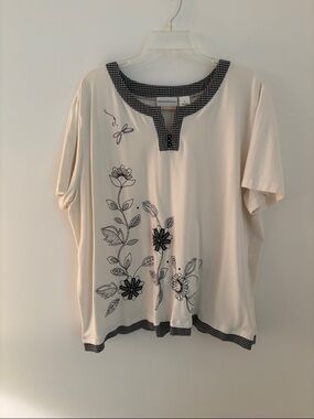 Alfred Dunner Cream Short-Sleeve Top with Black Floral Detail